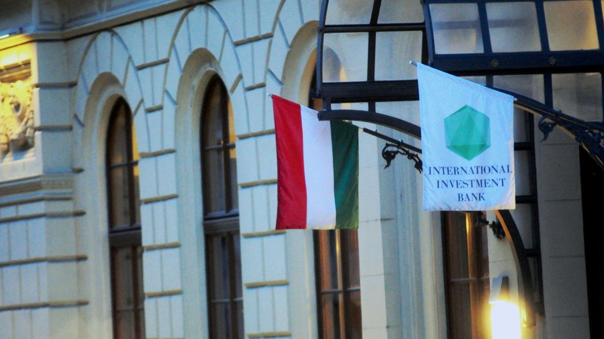 Ruskem kontrolovaná Mezinárodní investiční banka se stáhla z Maďarska